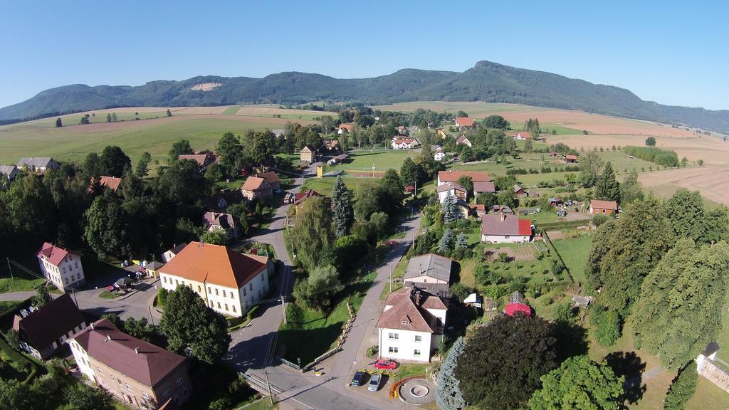 Apartmán Restaurace Na Křižovatce Božanov Exteriér fotografie